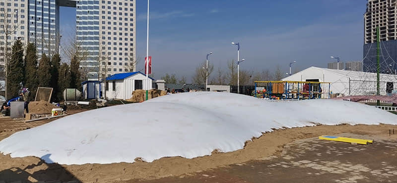  室外蹦蹦云安全吗？