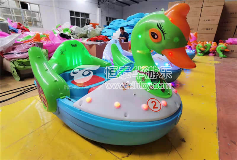 <b>儿童碰碰船使用注意事</b>