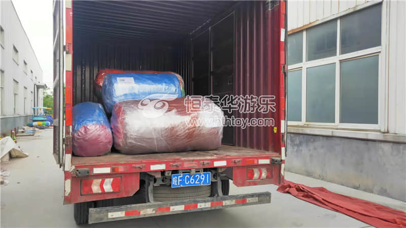 <b>巴基斯坦客户的9个充气城堡和充气滑梯发货</b>