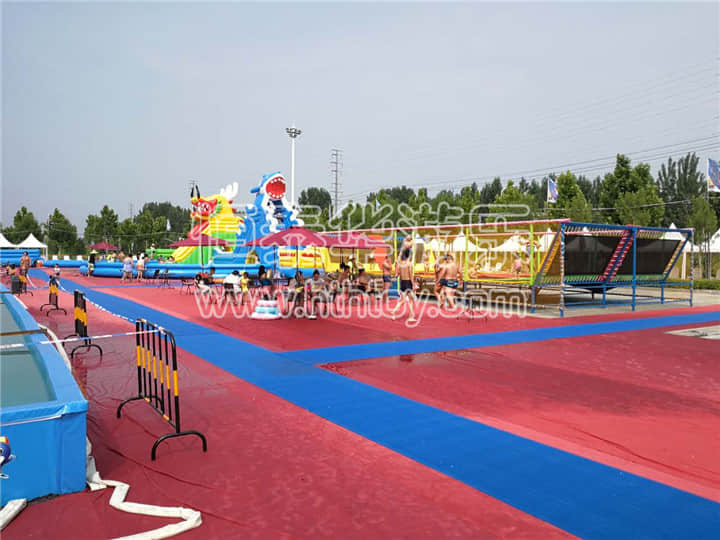 移动水上乐园是夏天的宝贝