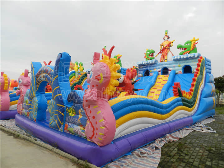 户外经营充气城堡需要做好防雨措施