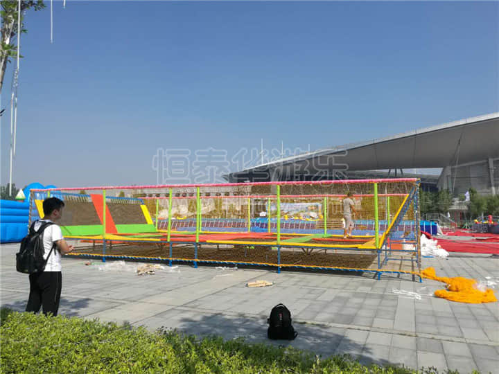 移动水上乐园在炎炎夏季夏季可以大显神威