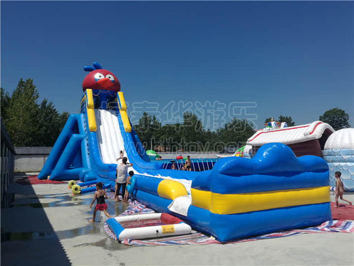 夏天太热，移动水上乐园来解围