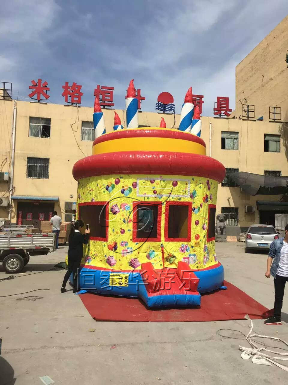 国外生日蛋糕气堡出货