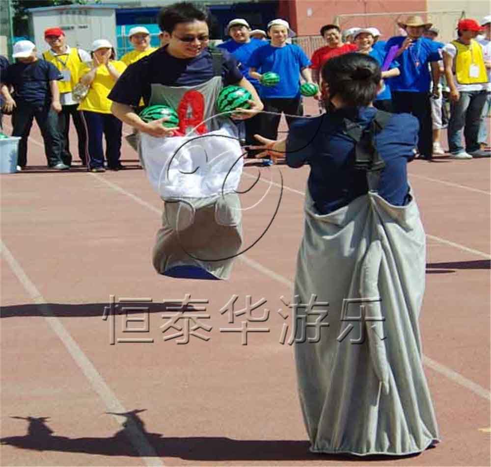 <b>户外拓展充气趣味运动设备—恒泰华游乐</b>
