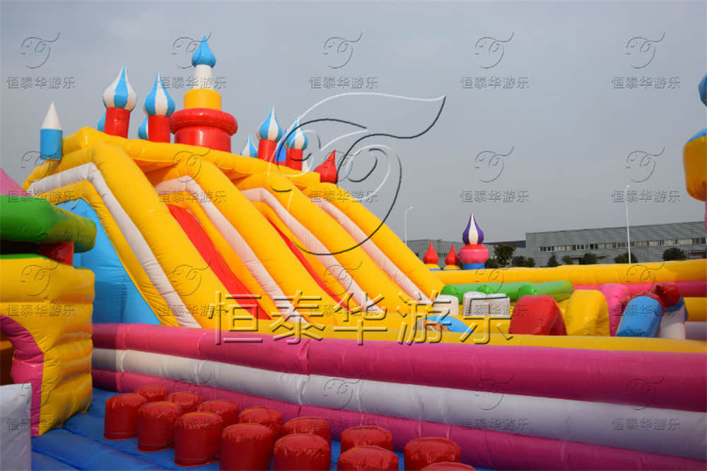 孩子玩儿童充气堡可以在娱乐的同时可以养成这些好习惯