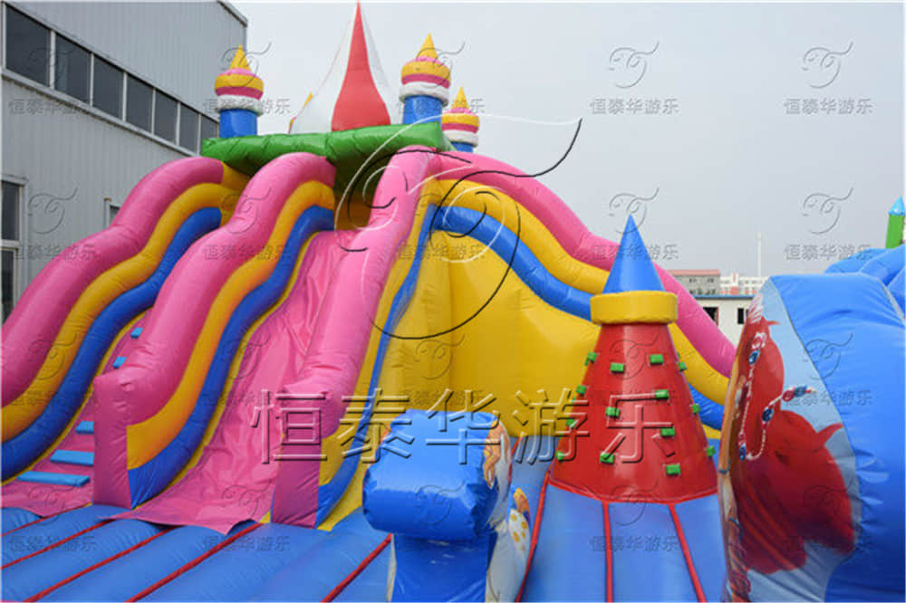 元旦圣诞生意好时机，买充气城堡还有优惠，还不快动手？