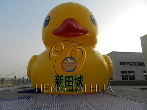 新田城充气大黄鸭
